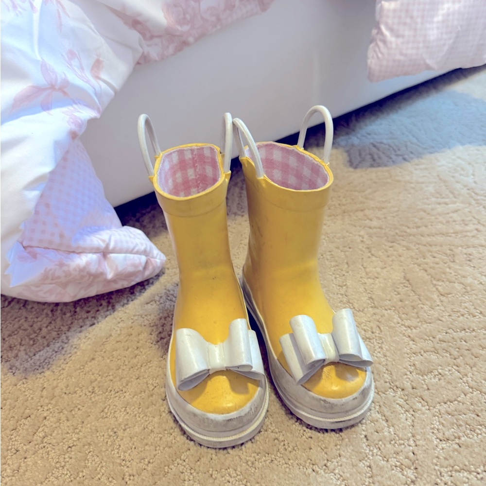 Sweet Honey. Size 6. Yellow Rainboots. Pink gingham lining.